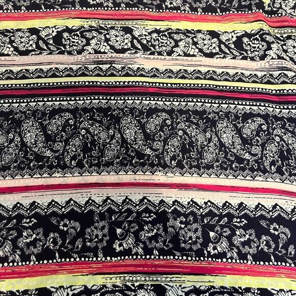 iZ Byer Cold Shoulder Floral Pattern Navy, Pink, Yellow Stripes Top Size M - Picture 6 of 8